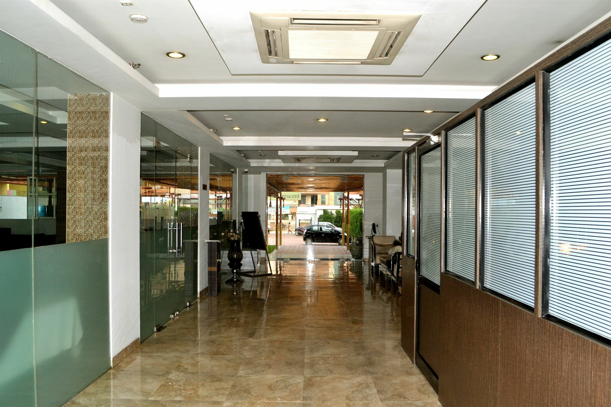 Hotel Genx Le Crescent Ghaziabad Exterior foto